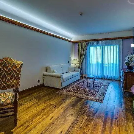 Hotell Valle Di & 4*