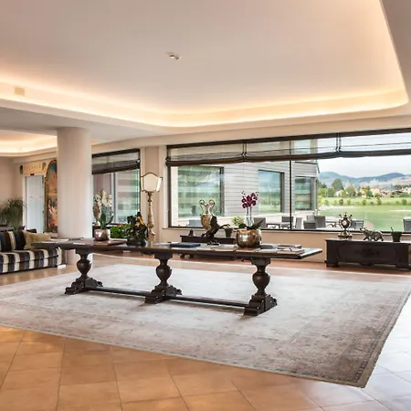Hotell Valle Di & 4*